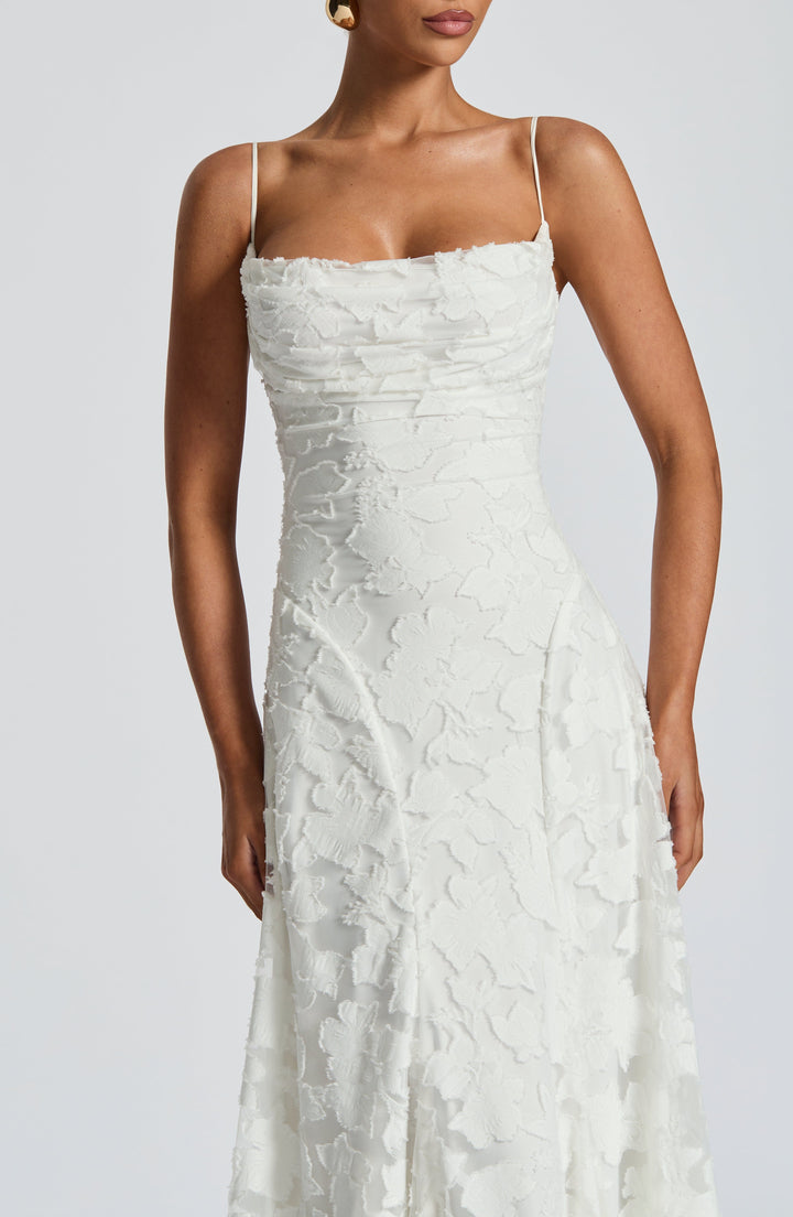 Iris | Ivory Harmony